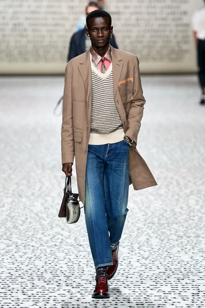 Look 28